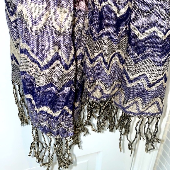 Apt. 9 pleated rayon multi colored scarf/wrap. Black, gray , plum, with fringe. - Picture 4 of 11